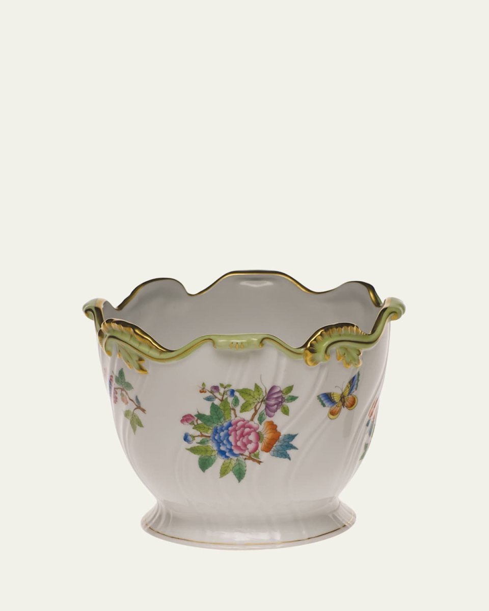 Queen Victoria Ribbed Cache Pot